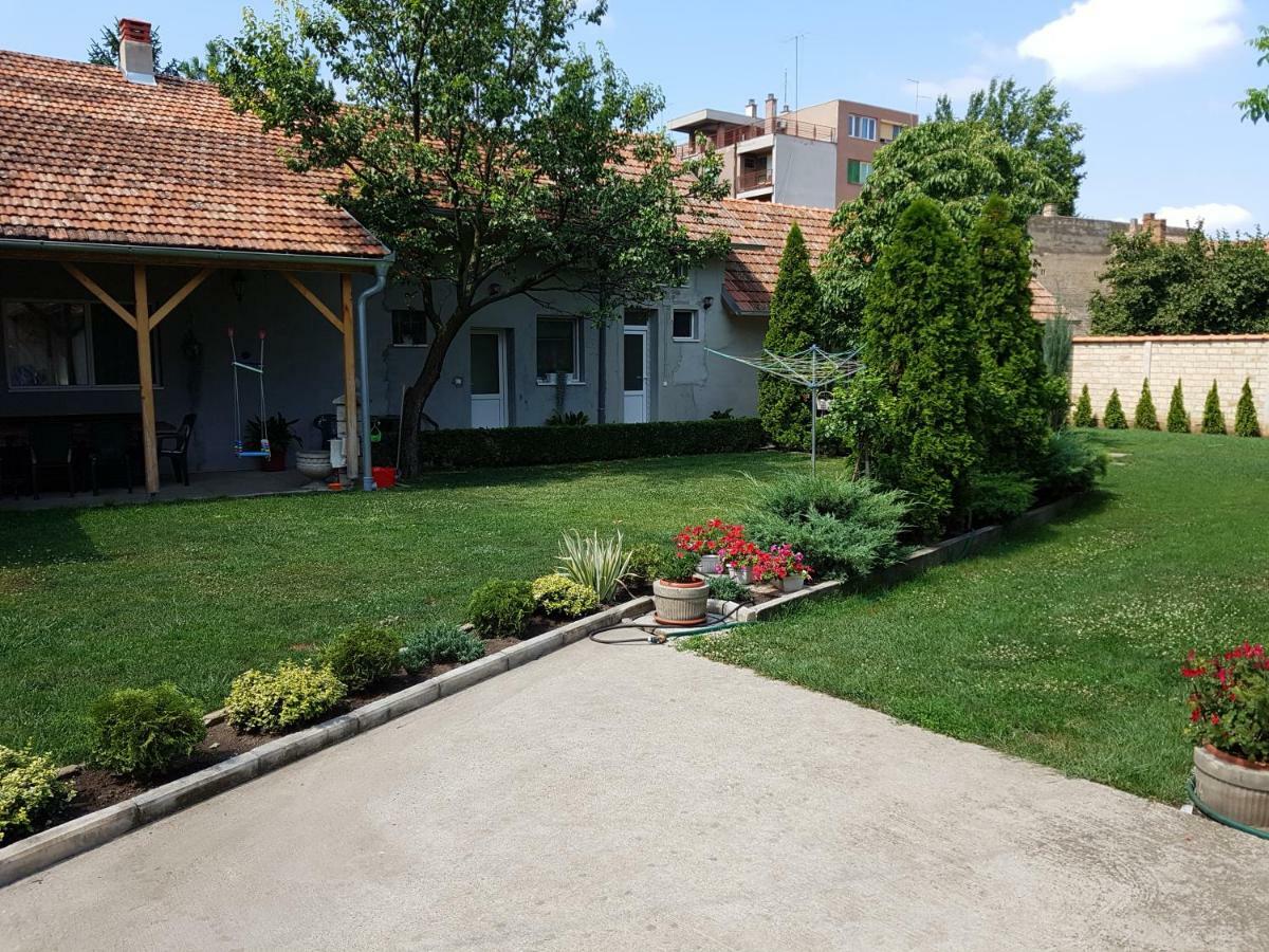 Apartman Vila Milica Kikinda エクステリア 写真